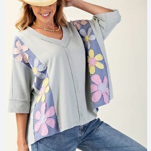 easel Light Gray V-Neck Tunic with Pastel Floral Appliqués